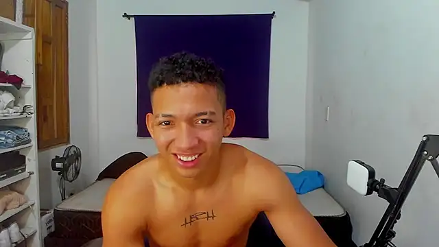 Snapshot of JuanchiT66 chatting on 10-02-25, 06:04 JuanchiT66 online show from 10-02-25, 06:04