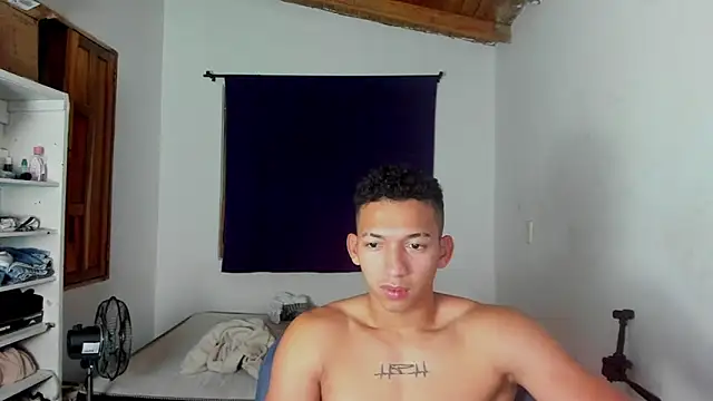 Snapshot of JuanchiT66 chatting on 10-20-25, 07:42 JuanchiT66 online show from 10-20-25, 07:42