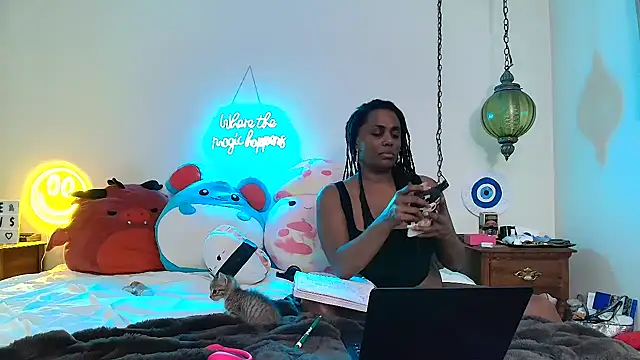 GigiMcFee online show from 09-12-25, 04:34