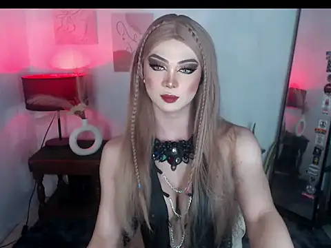 Snapshot of Hugecock_shantall chatting on 10-22-25, 03:01 Hugecock shantall online show from 10-22-25, 03:01