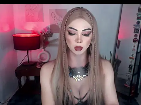 Snapshot of Hugecock_shantall chatting on 10-31-25, 03:35 Hugecock shantall online show from 10-31-25, 03:35