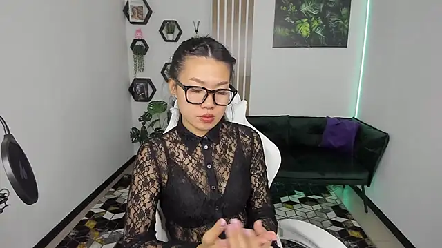 LunaPurrr online show from 10-16-25, 03:40