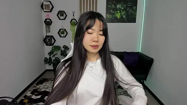 LunaPurrr online show from 11-15-25, 01:14