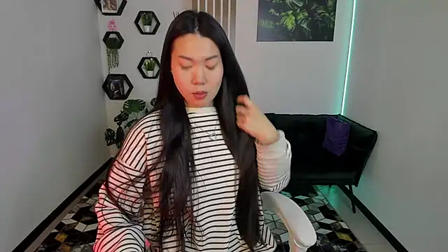 LunaPurrr online show from 11-20-25, 01:06