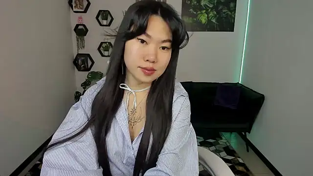 LunaPurrr online show from 12-02-25, 01:11