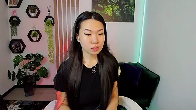 LunaPurrr online show from 01-19-26, 12:03