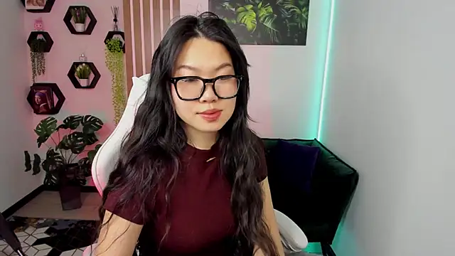 LunaPurrr online show from 02-04-26, 12:05