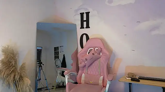 Catherine Smith  online show from 10-24-25, 12:01