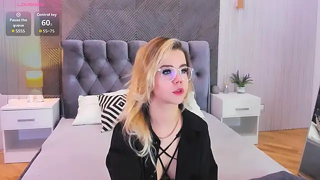 Snapshot of PrincessSlay chatting on 10-14-25, 05:19 PrincessSlay online show from 10-14-25, 05:19