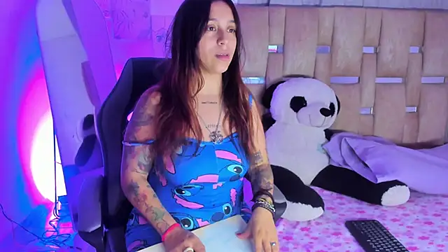 Snapshot of JulianaCarter chatting on 10-16-25, 07:59 JulianaCarter online show from 10-16-25, 07:59