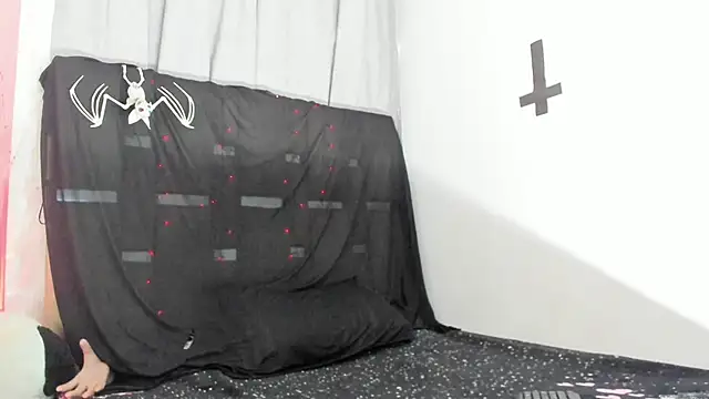 Snapshot of JulianaCarter chatting on 10-25-25, 06:35 JulianaCarter online show from 10-25-25, 06:35