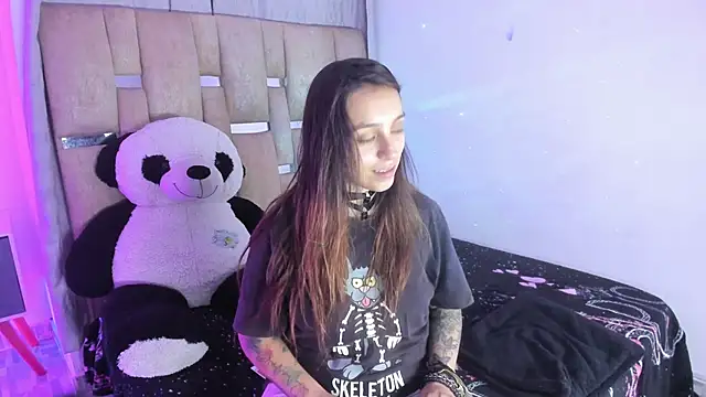 Snapshot of JulianaCarter chatting on 11-20-25, 08:19 JulianaCarter online show from 11-20-25, 08:19