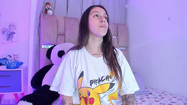 Snapshot of JulianaCarter chatting on 12-13-25, 08:47 JulianaCarter online show from 12-13-25, 08:47