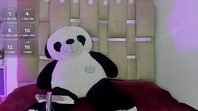 Snapshot of JulianaCarter chatting on 12-18-25, 07:42 JulianaCarter online show from 12-18-25, 07:42