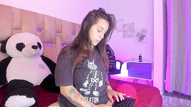 Snapshot of JulianaCarter chatting on 01-14-26, 08:03 JulianaCarter online show from 01-14-26, 08:03