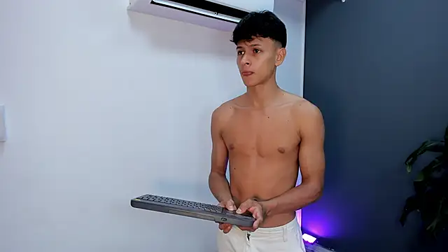 Snapshot of stephane_rouss chatting on 11-01-25, 08:11 stephane rouss online show from 11-01-25, 08:11