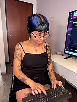 ZoeRaven Pink online show from 10-20-25, 03:01