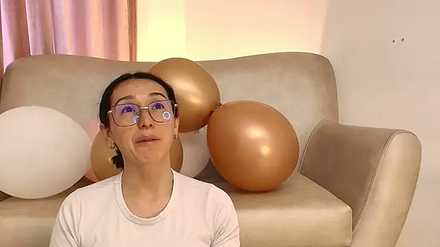 Ginevra esposito online show from 04-30-26, 12:44