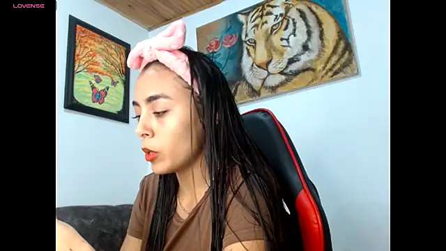 Wild RoomXxX online show from 10-31-25, 09:38