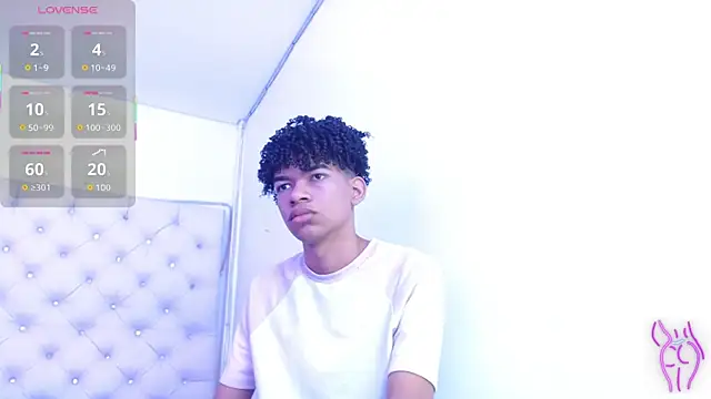 Snapshot of Ivone_Rose_ chatting on 10-03-25, 12:24 Ivone Rose online show from 10-03-25, 12:24