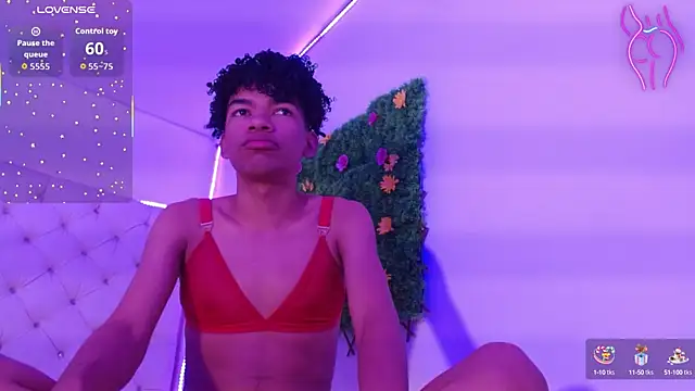 Snapshot of Ivone_Rose_ chatting on 10-04-25, 12:36 Ivone Rose online show from 10-04-25, 12:36