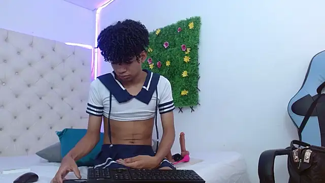 Snapshot of Ivone_Rose_ chatting on 10-19-25, 12:39 Ivone Rose online show from 10-19-25, 12:39