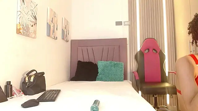 Snapshot of Ivone_Rose_ chatting on 10-24-25, 12:34 Ivone Rose online show from 10-24-25, 12:34