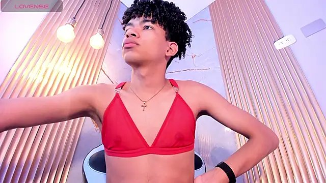 Snapshot of Ivone_Rose_ chatting on 10-31-25, 12:28 Ivone Rose online show from 10-31-25, 12:28