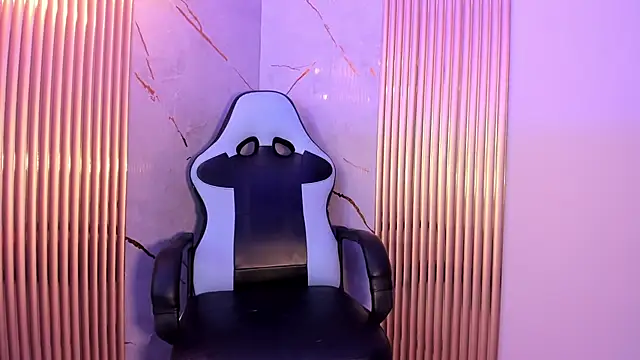 Snapshot of Ivone_Rose_ chatting on 11-05-25, 12:27 Ivone Rose online show from 11-05-25, 12:27