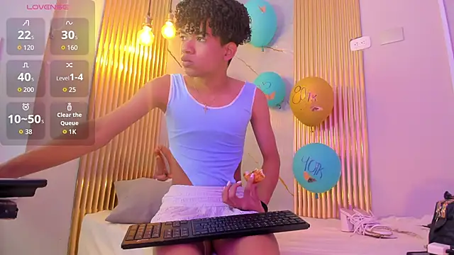 Snapshot of Ivone_Rose_ chatting on 11-08-25, 12:27 Ivone Rose online show from 11-08-25, 12:27