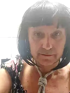 Snapshot of Emily_de_Carla chatting on 10-15-25, 02:39 Emily de Carla online show from 10-15-25, 02:39