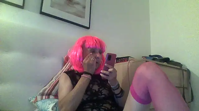 Snapshot of Emily_de_Carla chatting on 10-19-25, 10:43 Emily de Carla online show from 10-19-25, 10:43