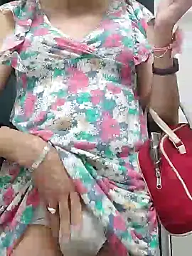 Snapshot of Emily_de_Carla chatting on 02-25-26, 04:38 Emily de Carla online show from 02-25-26, 04:38