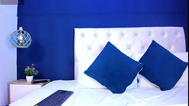 Juicykitten1 online show from 09-20-25, 11:55