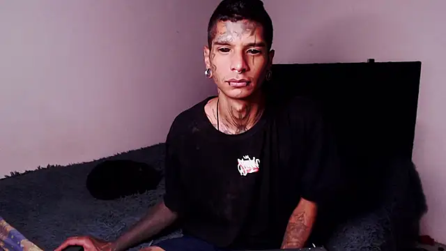 Snapshot of black_firex chatting on 10-10-25, 09:36 black firex online show from 10-10-25, 09:36