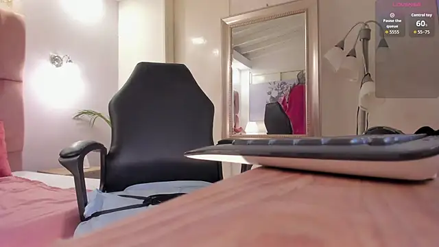 aishathornee online show from 10-22-25, 09:25