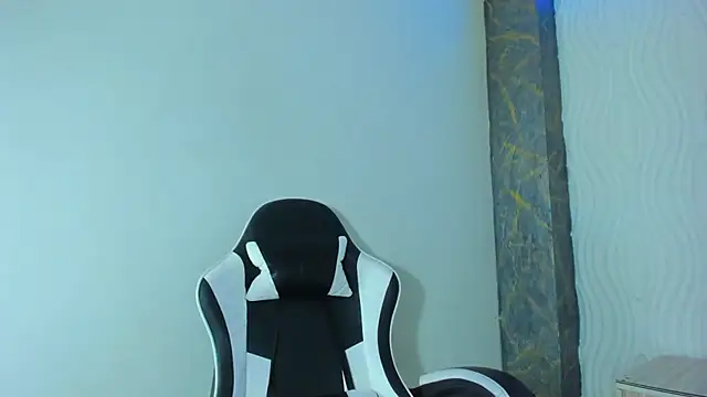 Raven Rouge  online show from 06-12-26, 12:37