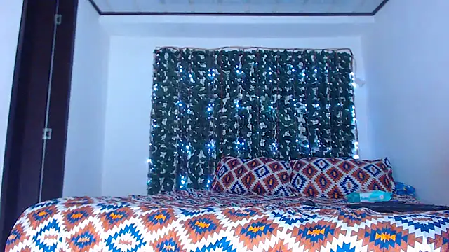 zhannaya jhaen  online show from 10-17-25, 09:06