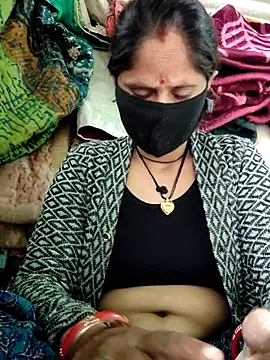 Hot-ilaiy online show from 12-21-25, 03:46