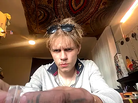 Snapshot of XanderOzzz chatting on 10-21-25, 08:53 XanderOzzz online show from 10-21-25, 08:53