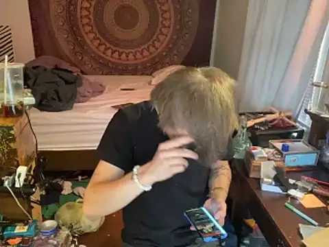 Snapshot of XanderOzzz chatting on 11-07-25, 02:06 XanderOzzz online show from 11-07-25, 02:06