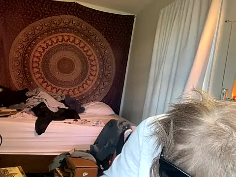 Snapshot of XanderOzzz chatting on 11-11-25, 09:26 XanderOzzz online show from 11-11-25, 09:26