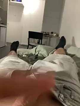 Snapshot of Loulou_2007 chatting on 10-15-25, 07:25 Loulou 2007 online show from 10-15-25, 07:25