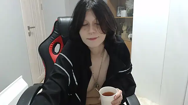 Snapshot of TinaQuiin chatting on 09-22-25, 08:05 TinaQuiin online show from 09-22-25, 08:05