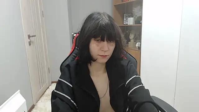 Snapshot of TinaQuiin chatting on 10-20-25, 08:04 TinaQuiin online show from 10-20-25, 08:04