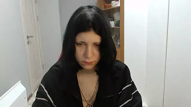 TinaQuiin online show from 11-28-25, 08:50