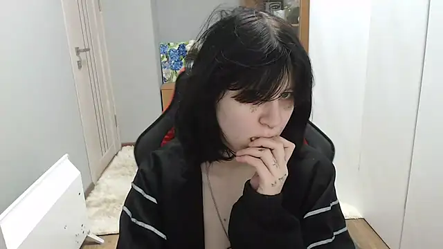 TinaQuiin online show from 12-20-25, 09:05