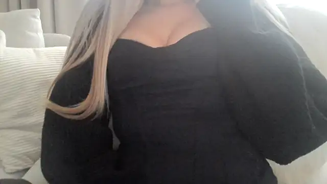 Snapshot of izabellaxoxo chatting on 11-20-25, 02:39 izabellaxoxo online show from 11-20-25, 02:39