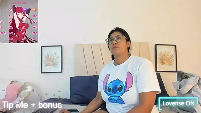 Snapshot of _Miaa_khalifa_ chatting on 03-26-26, 12:00 Miaa khalifa online show from 03-26-26, 12:00