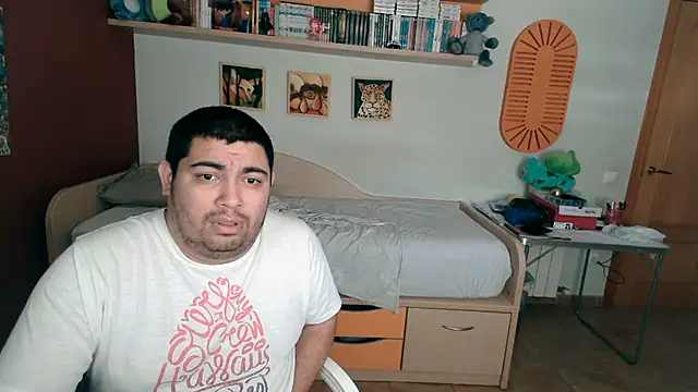 Snapshot of Martigato3 chatting on 06-18-26, 01:15 Martigato3 online show from 06-18-26, 01:15